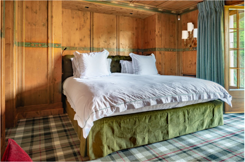 Просторное шале в деревне Гштад, Швейцария Просторное шале в деревне Гштад, Швейцария