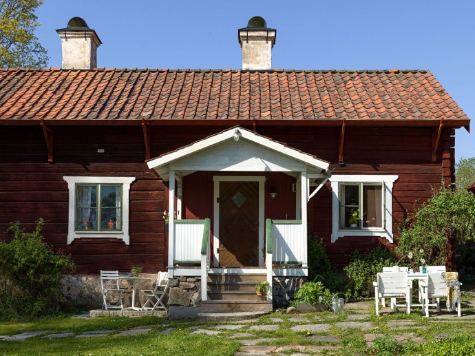 Собственность недалеко от Стокгольма, состоящая из нескольких домов и зданий 1900-х годов постройки