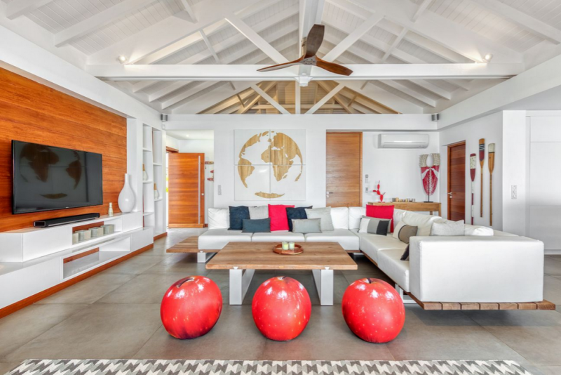 Впечатляющая вилла на берегу океана на острове Сен-Мартен Впечатляющая вилла на берегу океана на острове Сен-Мартен