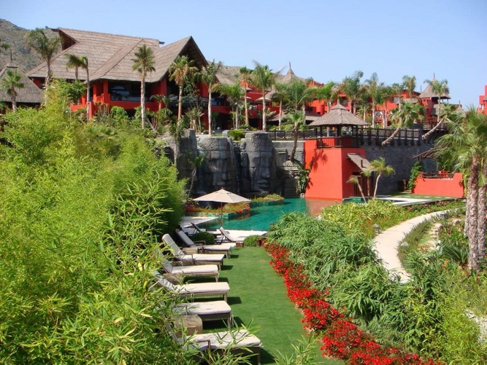 Спа-отель ASIA GARDENS 5* на склоне горы Сьерра-Кортина в Аликанте, Испания Спа-отель ASIA GARDENS 5* на склоне горы Сьерра-Кортина в Аликанте, Испания