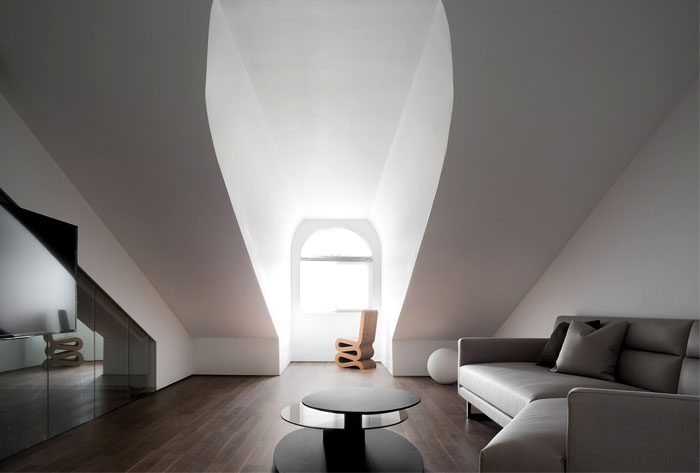 Интерьер мансардной квартиры в Шаньтоу, провинция Гуандун, Китай Интерьер мансардной квартиры в Шаньтоу, провинция Гуандун, Китай