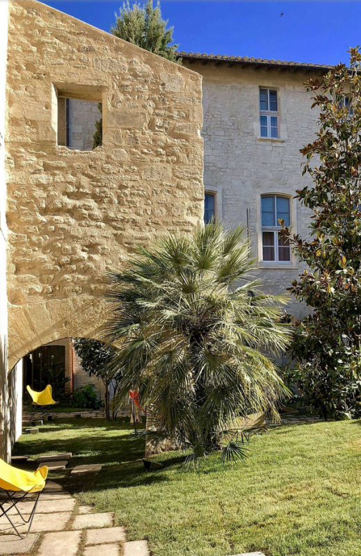 Отель L'Arlatan 3* во Франции