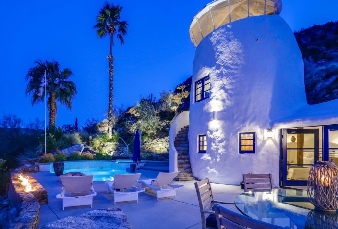 Santorini House в калифорнийском городе Палм-Спрингс