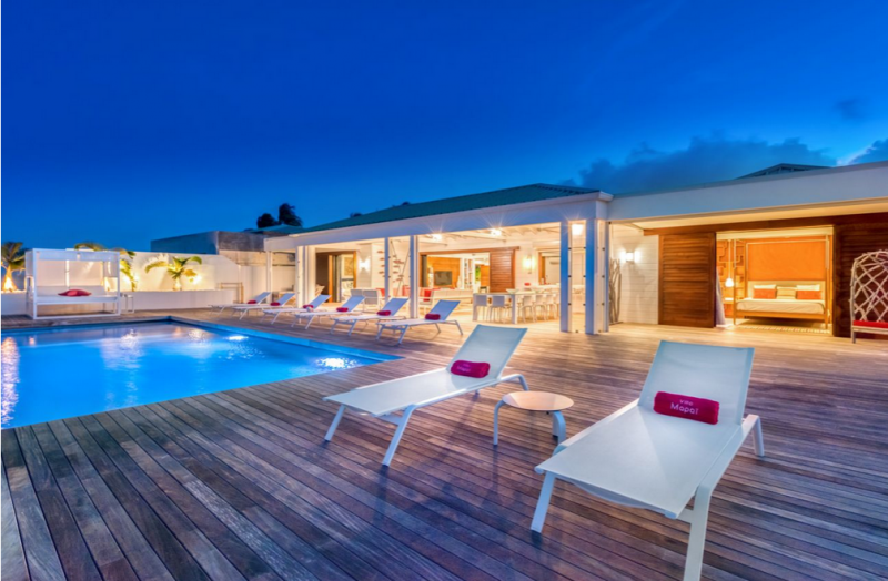 Впечатляющая вилла на берегу океана на острове Сен-Мартен Впечатляющая вилла на берегу океана на острове Сен-Мартен