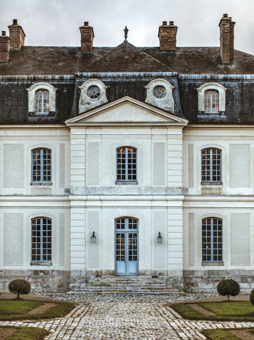 Замок эпохи Людовика XV недалеко от Парижа, принадлежащий коллекционеру Жану-Луи Тапио