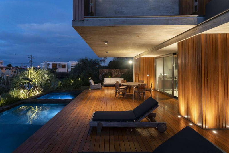 Современный двухэтажный дом, расположенный в Пелотасе, Бразилия