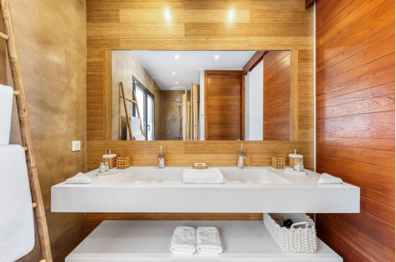 Впечатляющая вилла на берегу океана на острове Сен-Мартен Впечатляющая вилла на берегу океана на острове Сен-Мартен