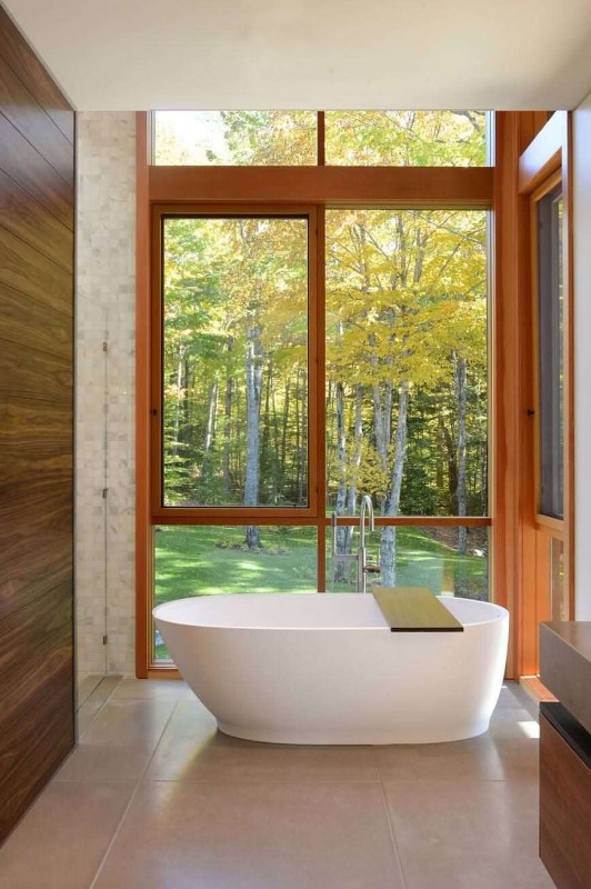 Дом у озера в Канаде