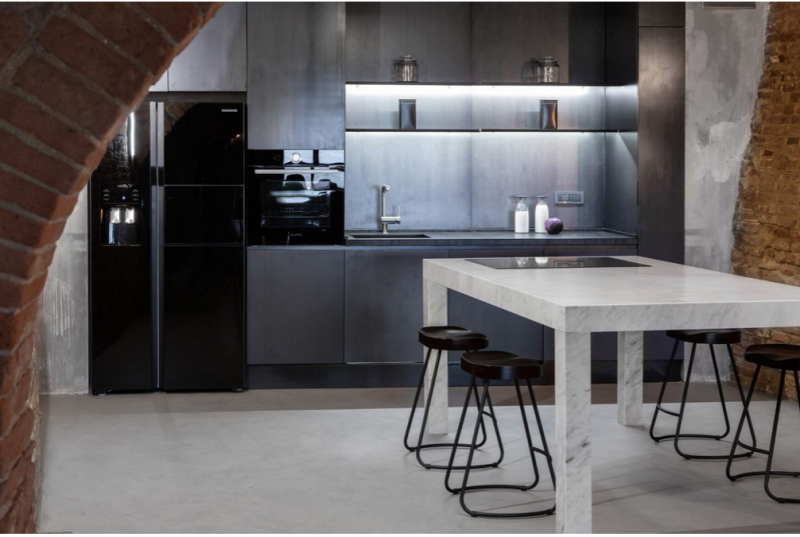 Двухэтажный лофт с панорамными окнами в итальянской провинции Пиза