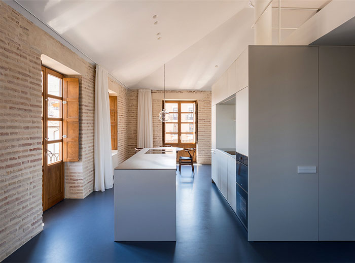 Интерьер минималистского лофта в Валенсии, Испания