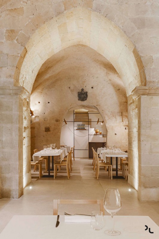 Ресторан-пиццерия Oi Mari, расположенный в пещере в Италии Ресторан-пиццерия Oi Mari, расположенный в пещере в Италии