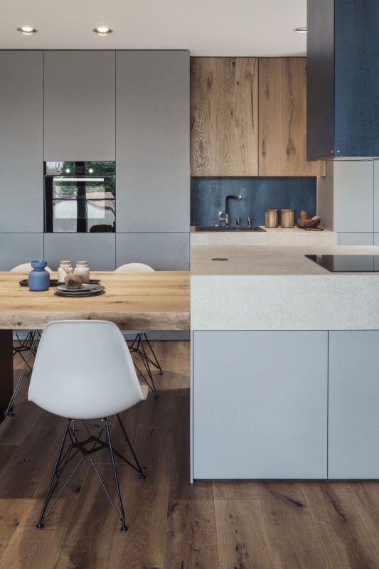 Сочетание дерева и металла в апартаментах, расположенных в Бухаресте