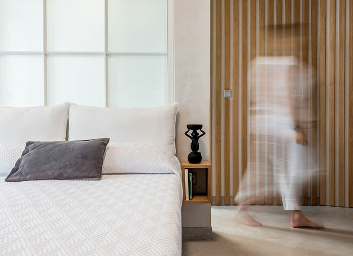 Современная индустриальная динамика в интерьере греческого дома