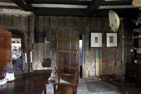Жилой полуразрушенный дом, полный истории, расположенный в Уэльсе, Великобритания