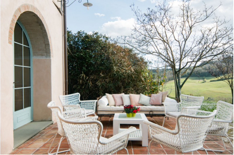 Деревенская усадьба с видом на холмы Кьянти, Италия Деревенская усадьба с видом на холмы Кьянти, Италия