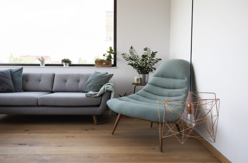 Промышленные акценты и натуральное дерево в дизайне польской квартиры