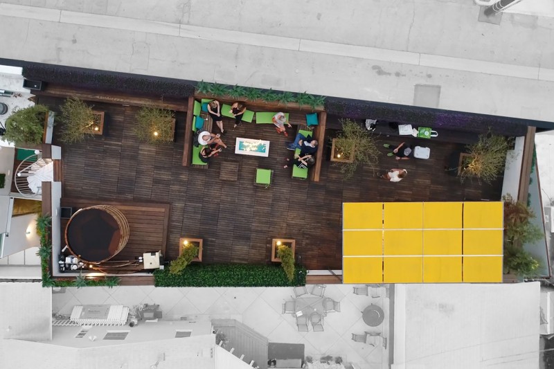 Резиденция в Калифорнии с фасадом из металлических цветов