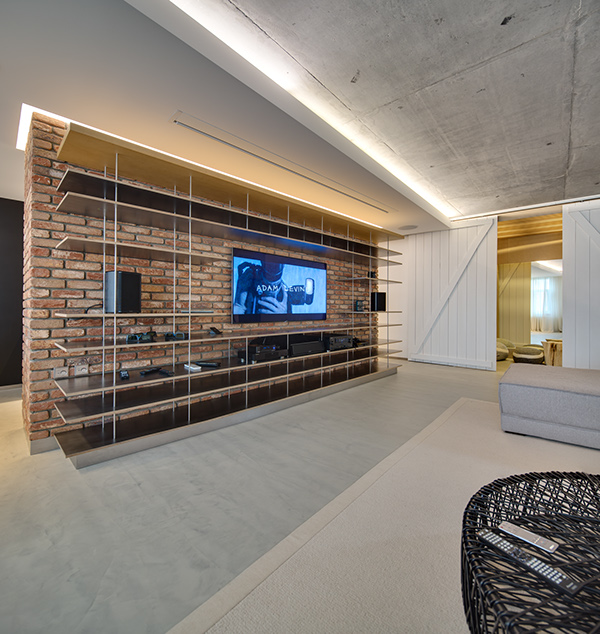 Гармоничное сочетание дерева и кирпича