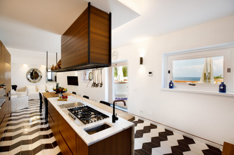 Впечатляющая вилла на побережье Амальфи, Италия Впечатляющая вилла на побережье Амальфи, Италия