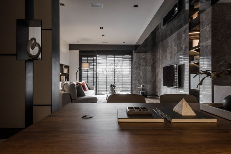 Интерьер просторной квартиры в серых тонах