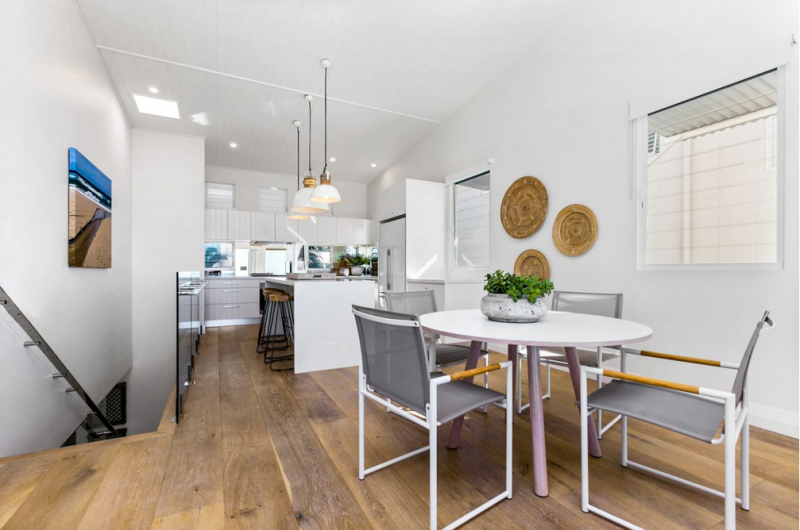 Минималистичный таунхаус на солнечном побережье Австралии в Нуса-Хедс Минималистичный таунхаус на солнечном побережье Австралии в Нуса-Хедс