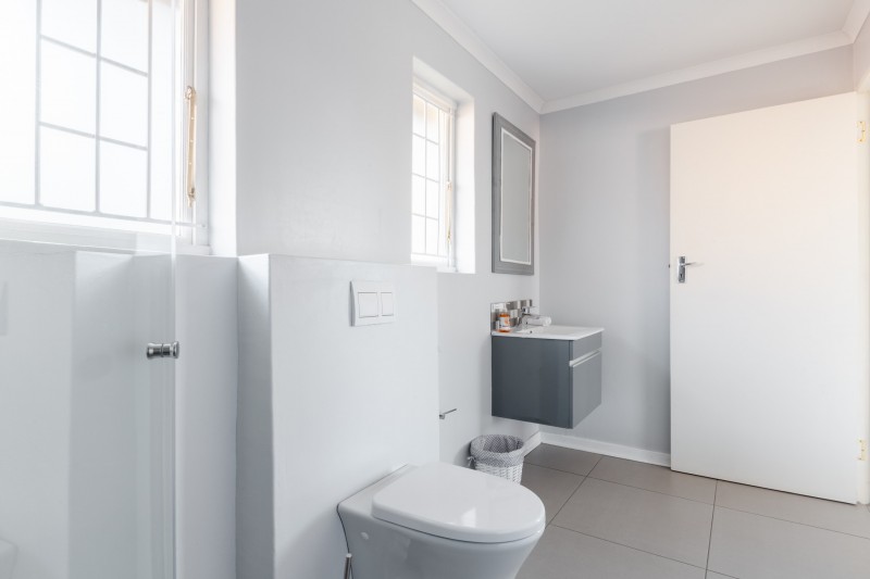 Оформление апартаментов в серых тонах в Дурбан-Норд, ЮАР Оформление апартаментов в серых тонах в Дурбан-Норд, ЮАР