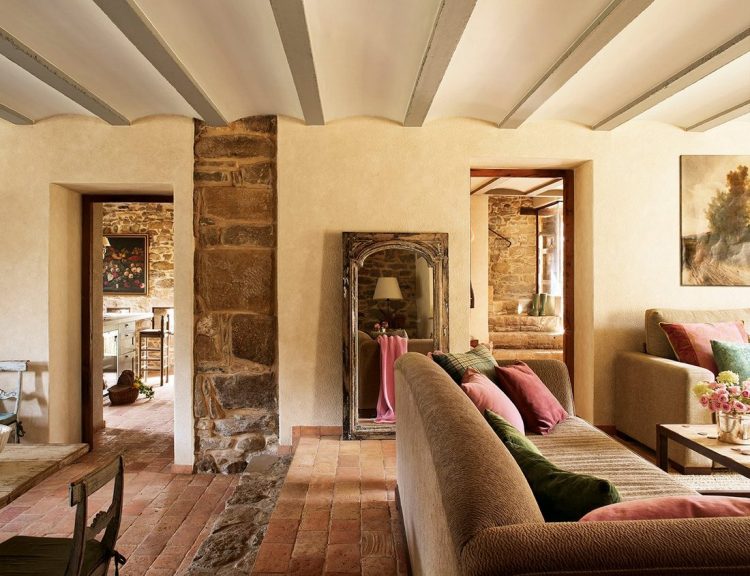 Отреставрированный фермерский дом XVI века в Ла Гарроча, провинция Жерона, Испания