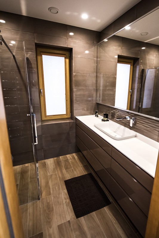 Гармоничный интерьер дома в Вильнюсе, оформленный в теплой цветовой гамме