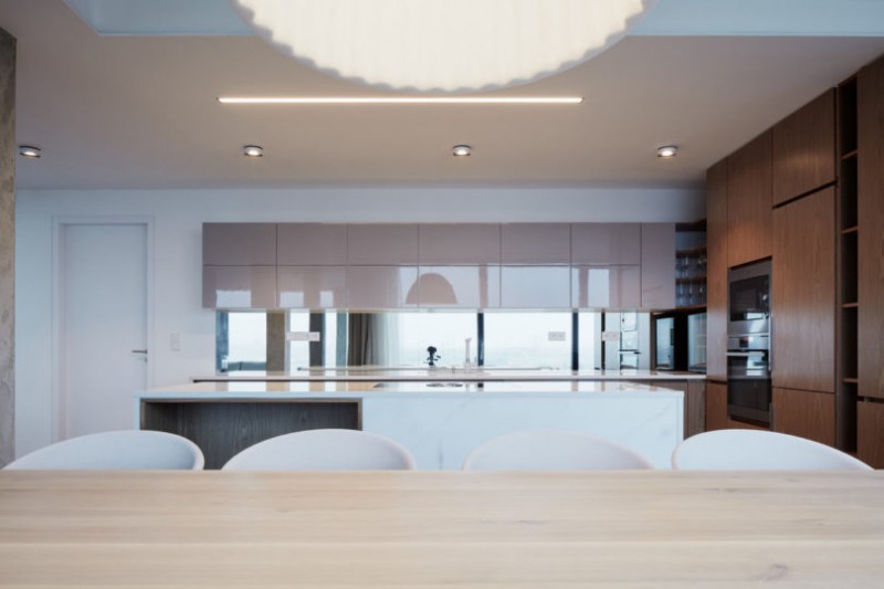 Пентхаус на вершине здания с полностью стеклянным фасадом в Праге Пентхаус на вершине здания с полностью стеклянным фасадом в Праге