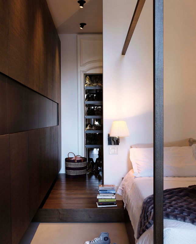 Контраст между винтажными и современными элементами в интерьере итальянский квартиры