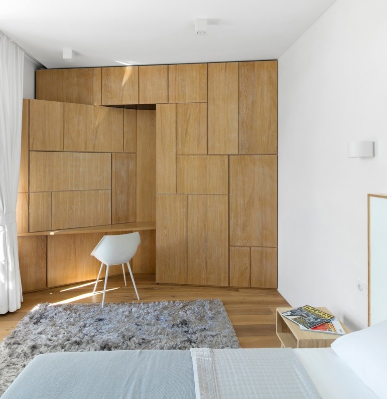 Светлые функциональные минималистские апартаменты