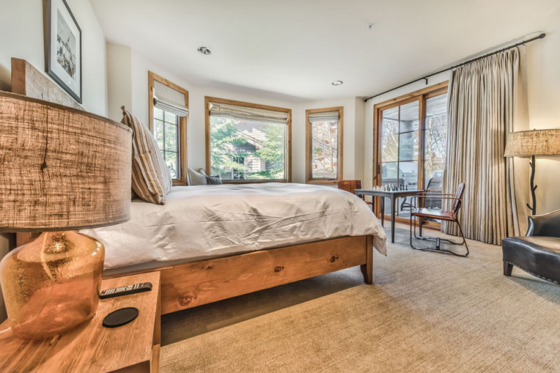 Сводчатое современное шале в штате Юта Сводчатое современное шале в штате Юта