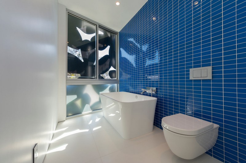 Резиденция в Калифорнии с фасадом из металлических цветов