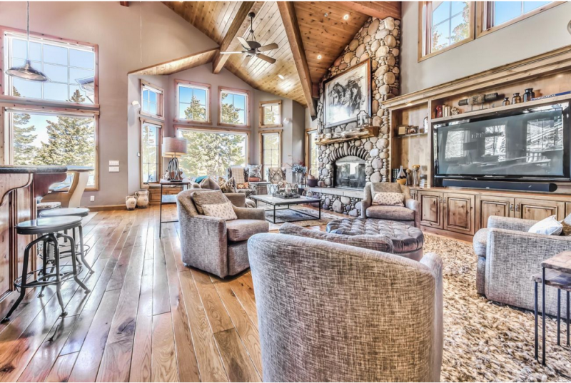 Сводчатое современное шале в штате Юта Сводчатое современное шале в штате Юта