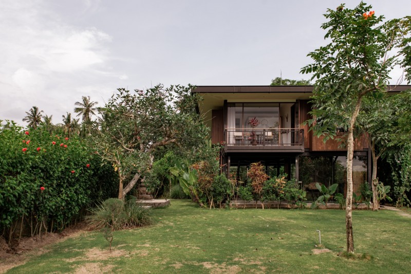 Вилла в стиле "лофт" с роскошным фоном тропических джунглей на Бали Вилла в стиле "лофт" с роскошным фоном тропических джунглей на Бали