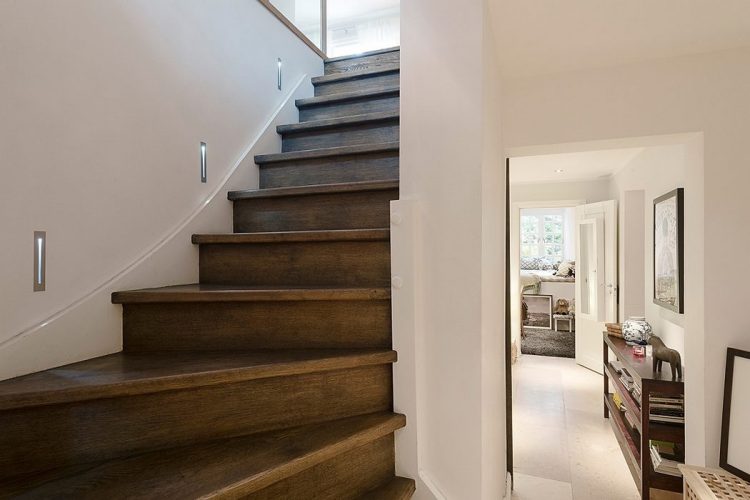 Со вкусом обставленный двухэтажный дом общей площадью 208 м2