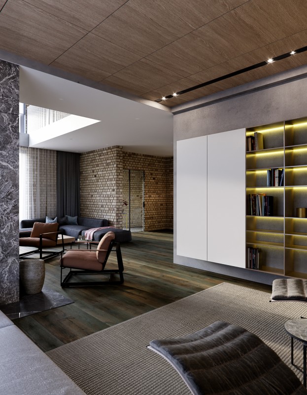 Удачное сочетание мрамора, камня и дерева