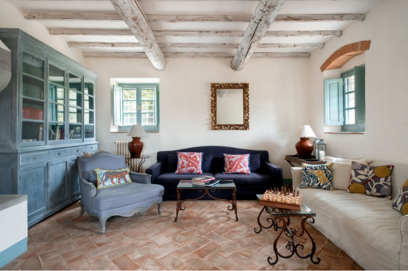 Деревенская усадьба с видом на холмы Кьянти, Италия Деревенская усадьба с видом на холмы Кьянти, Италия