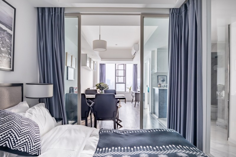 Интерьер в черно-белых тонах Интерьер в черно-белых тонах