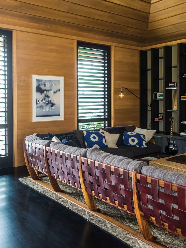 Стильный интерьер небольшой виллы