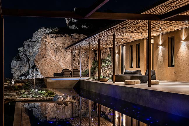 Вилла на Крите, интегрированная в дикий ландшафт и выполненная из камня и натуральных материалов