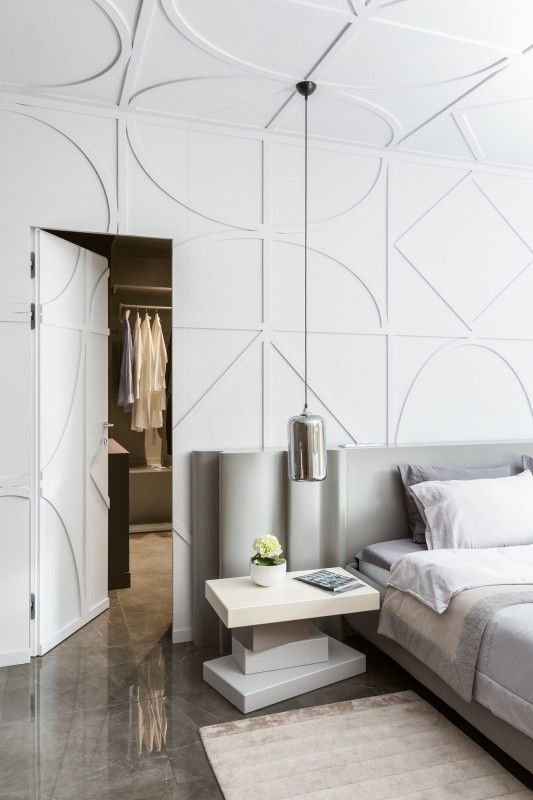 Эклектичная квартира с приятным видом из окна в Париже