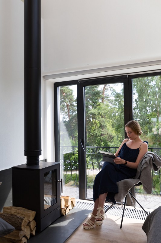 Интерьер просторной мансарды