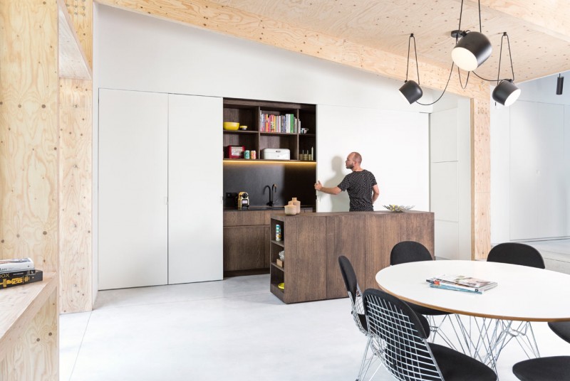 Светлый интерьер с контрастной отделкой в бельгийском коттедже Светлый интерьер с контрастной отделкой в бельгийском коттедже