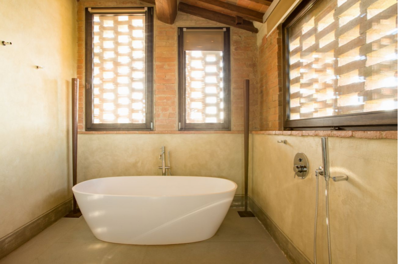 400-летний фермерский дом на вершине холма недалеко от Сиены, Италия 400-летний фермерский дом на вершине холма недалеко от Сиены, Италия