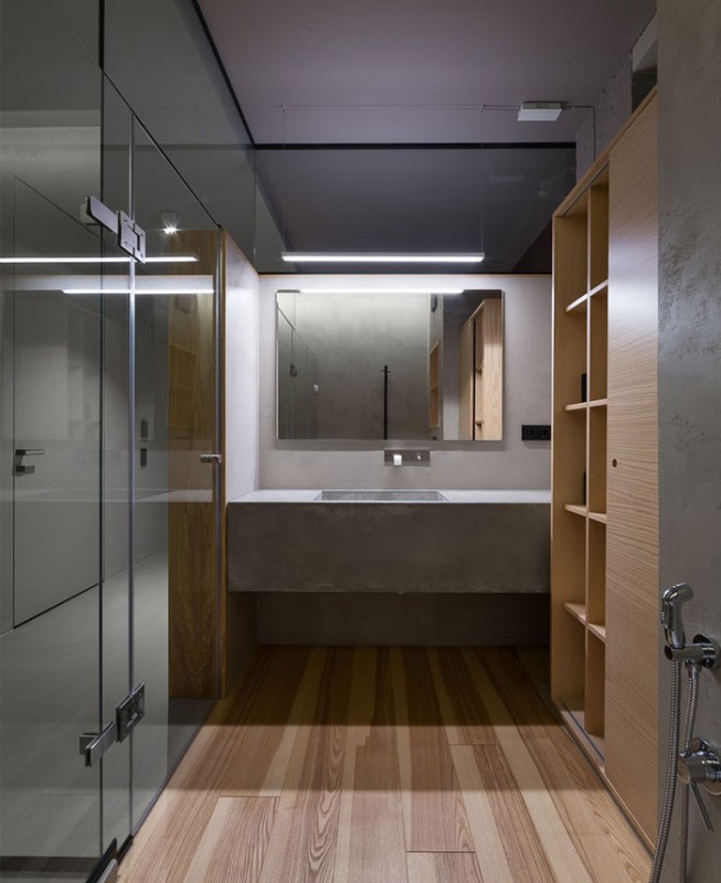 Интригующие дизайнерские конструкции и яркие акценты в интерьере просторных апартаментов