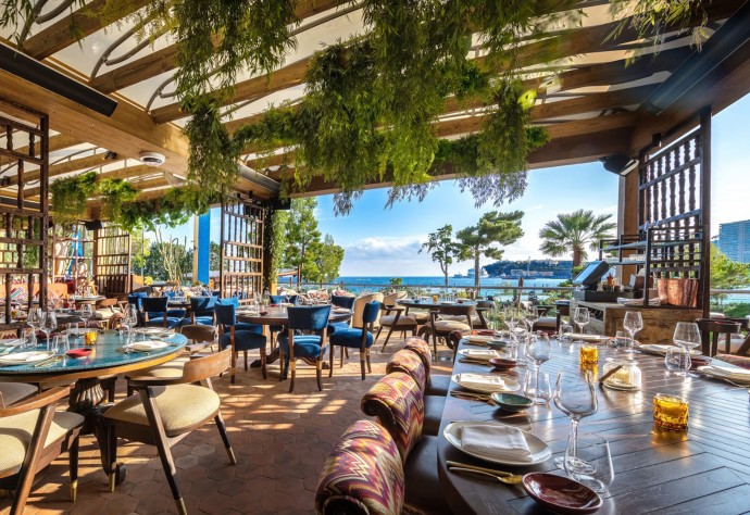 Престижный отель Monte Carlo Beach с частным пляжем и видом на Средиземное море Престижный отель Monte Carlo Beach с частным пляжем и видом на Средиземное море