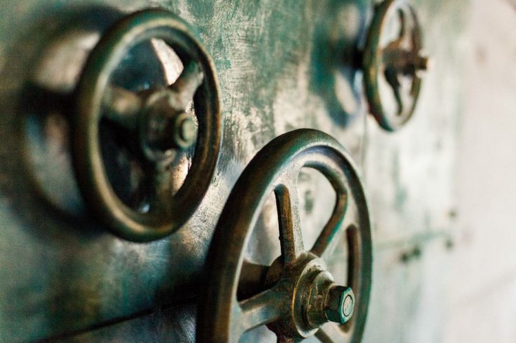 Эклектичный декор лофта, расположенного в бывшем старинном магазине