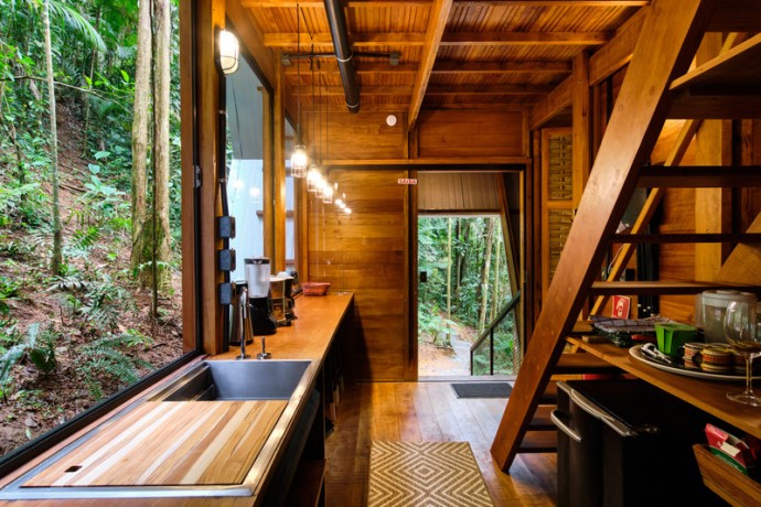 Каркасный дом площадью 54 м2 в джунглях Парати, Бразилия