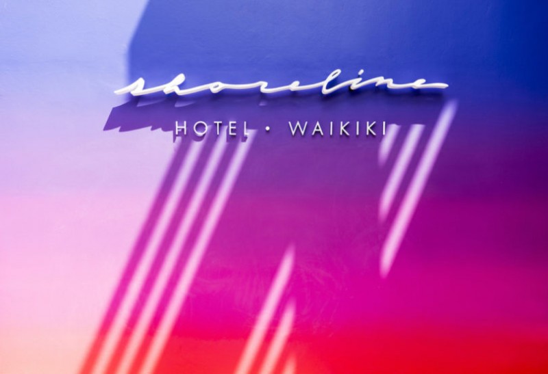 Неоновые цвета в интерьере отеля Shoreline Hotel Waikiki 4* на острове Оаху, Гавайи Неоновые цвета в интерьере отеля Shoreline Hotel Waikiki 4* на острове Оаху, Гавайи